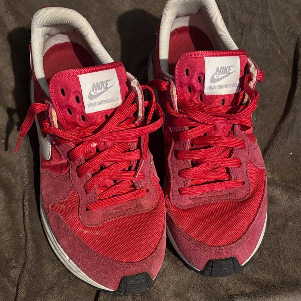 Nike lunar internationalist red